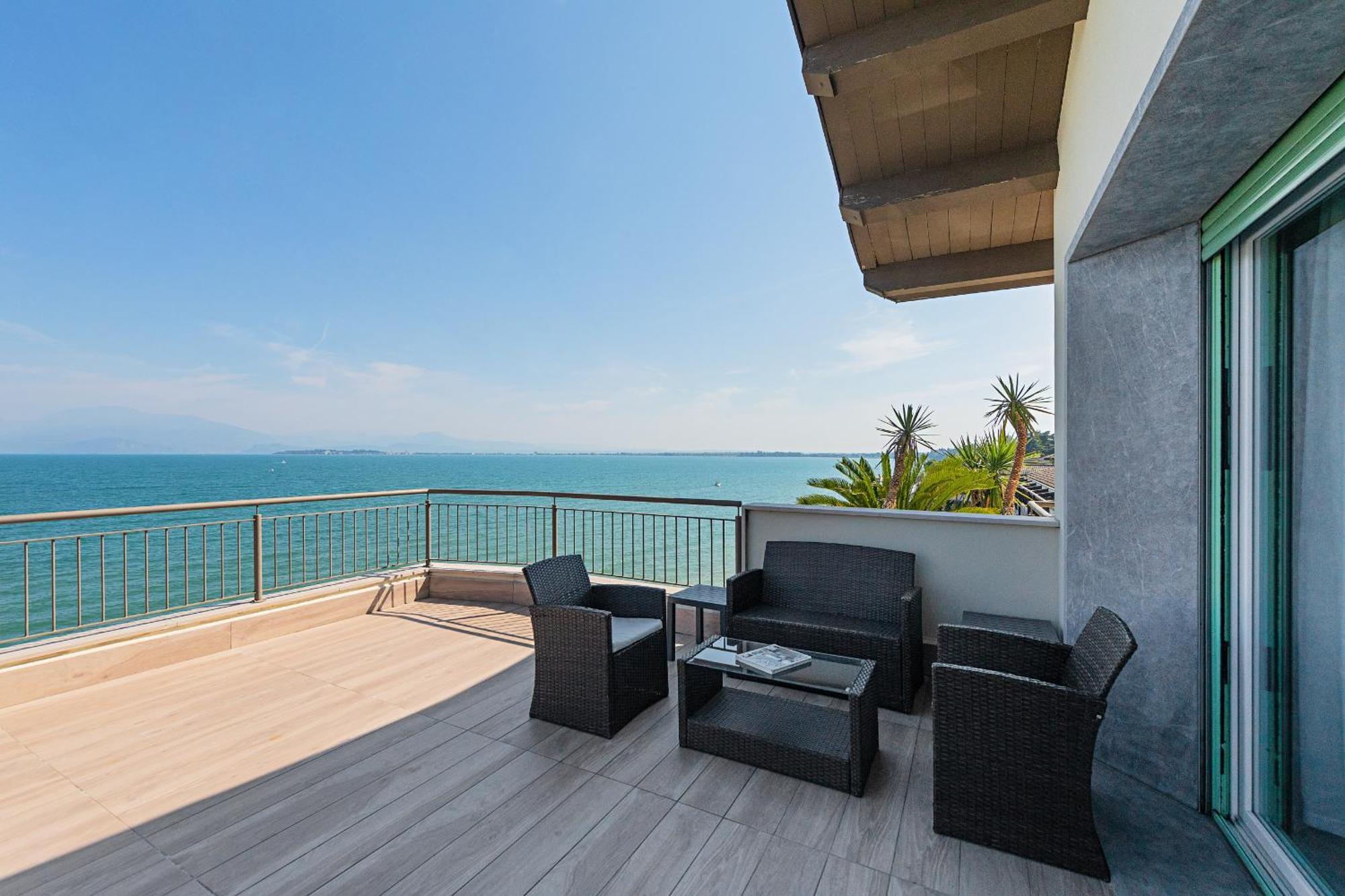 Residenza Miralago Penthouse By Wonderful Italy