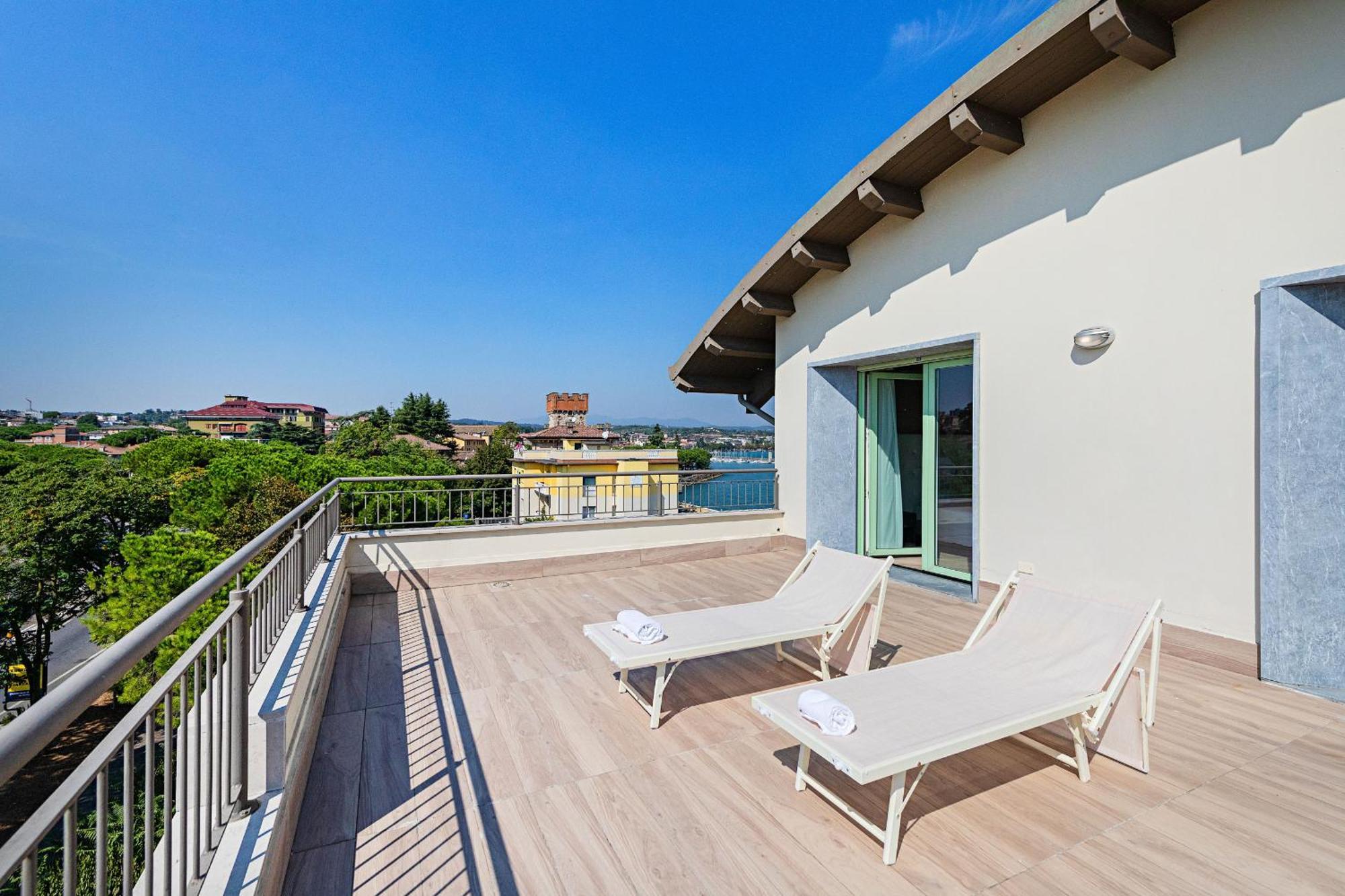 Residenza Miralago Penthouse By Wonderful Italy Desenzano del Garda