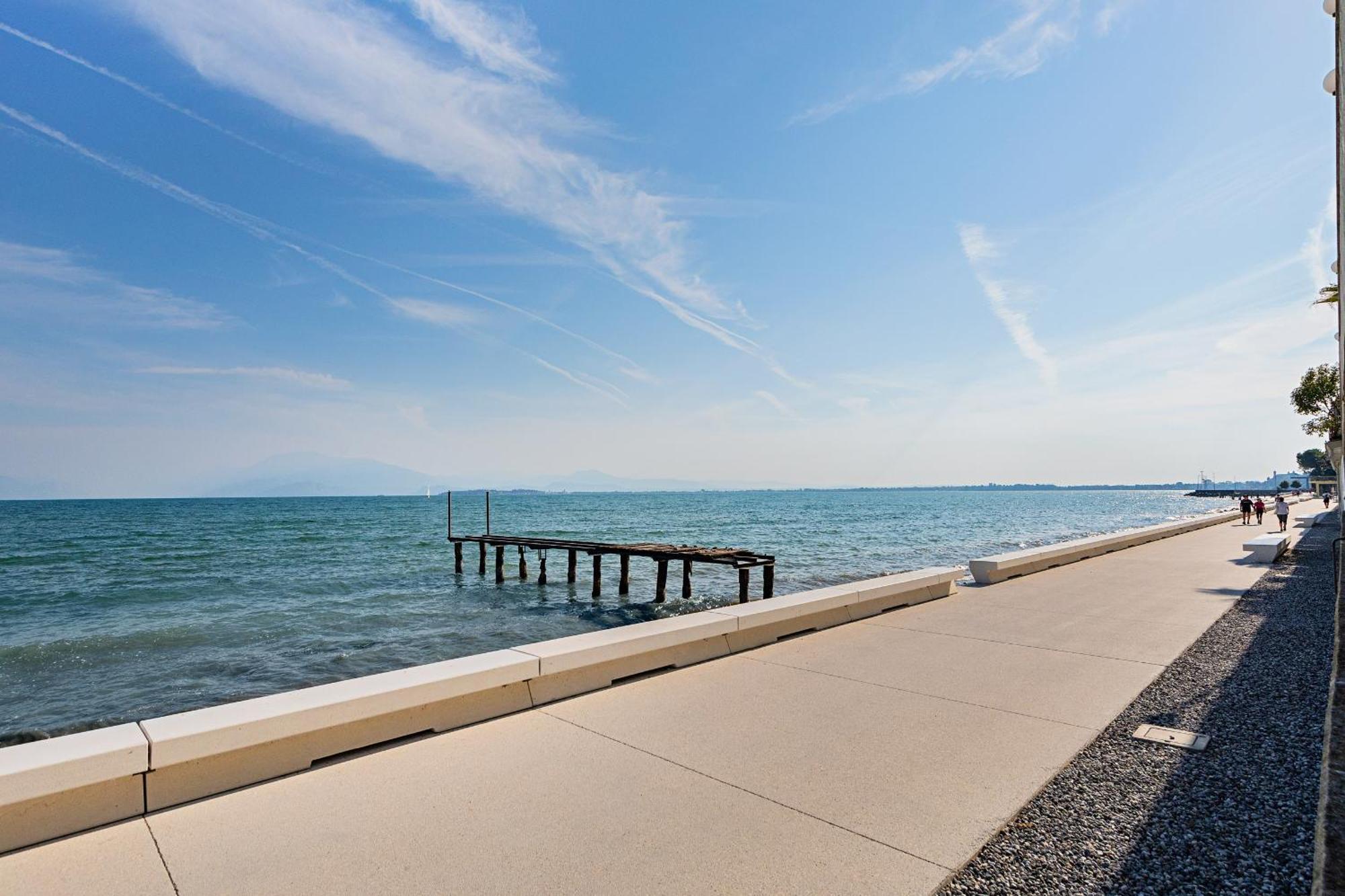 Residenza Miralago Penthouse By Wonderful Italy * Desenzano del Garda